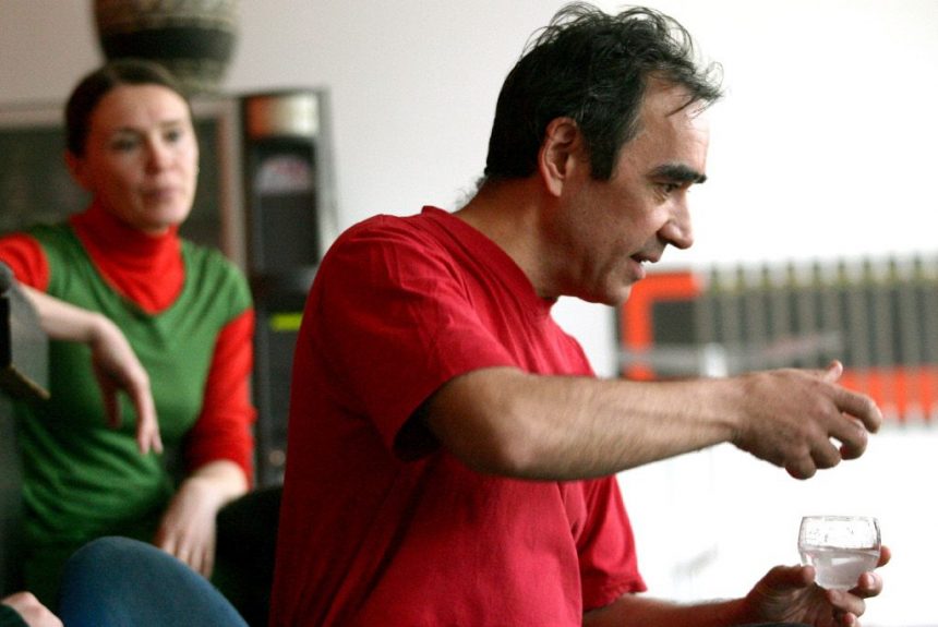 Kako najti klovna med zadržanimi Slovenci?